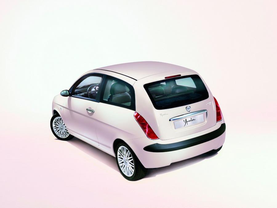  Lancia Ypsilon Limited Edition 2004 года  (фото 2 из 6)